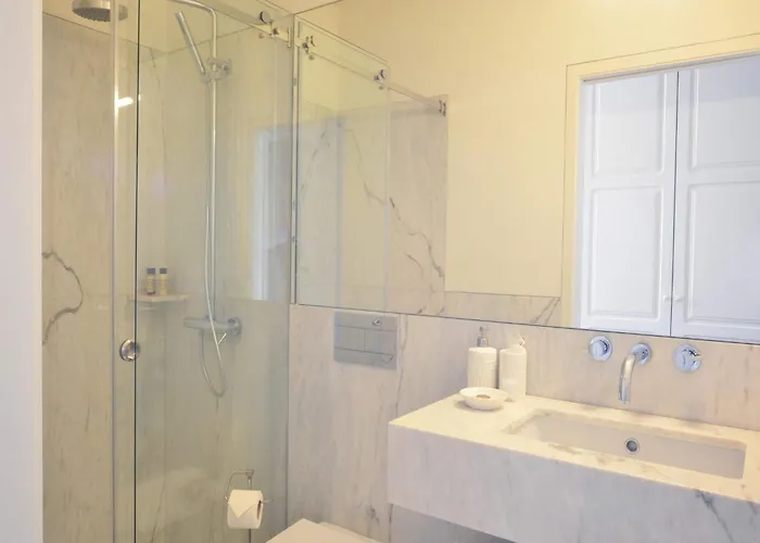 Spacious With Modern Amenities *