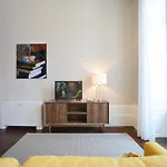 アパート Spacious With Modern Amenities