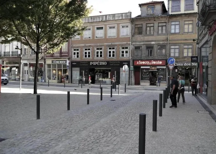 Spacious With Modern Amenities *