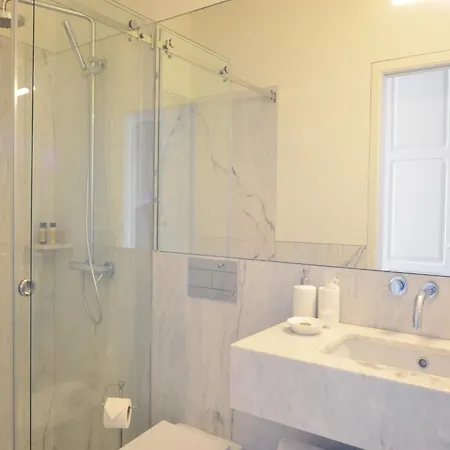 Spacious With Modern Amenities *